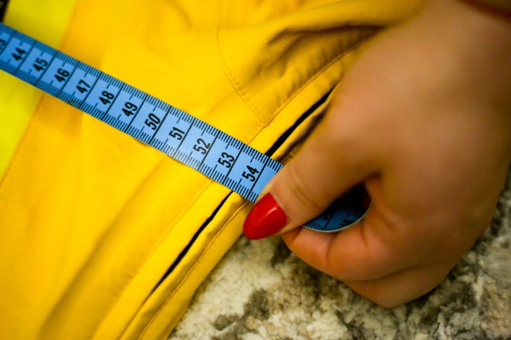 Jachetă damă hardshell Moorehead.
Culoare galben și negru.
Fara defect