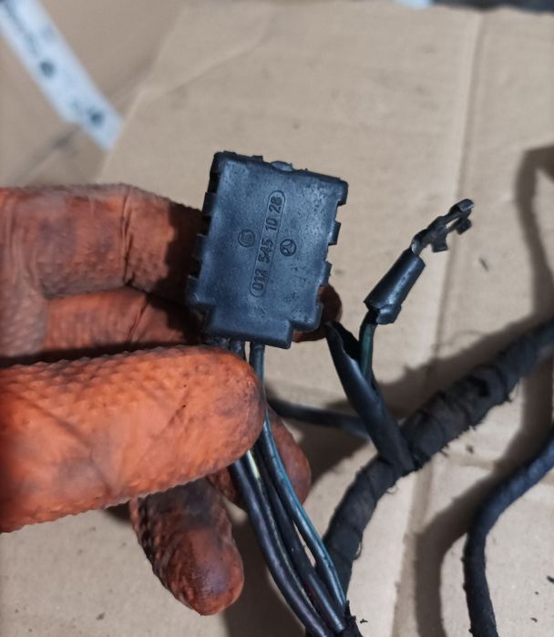 Instalația electrică:E,C Class,Vito,Sprinter..asigur expedierea coletu