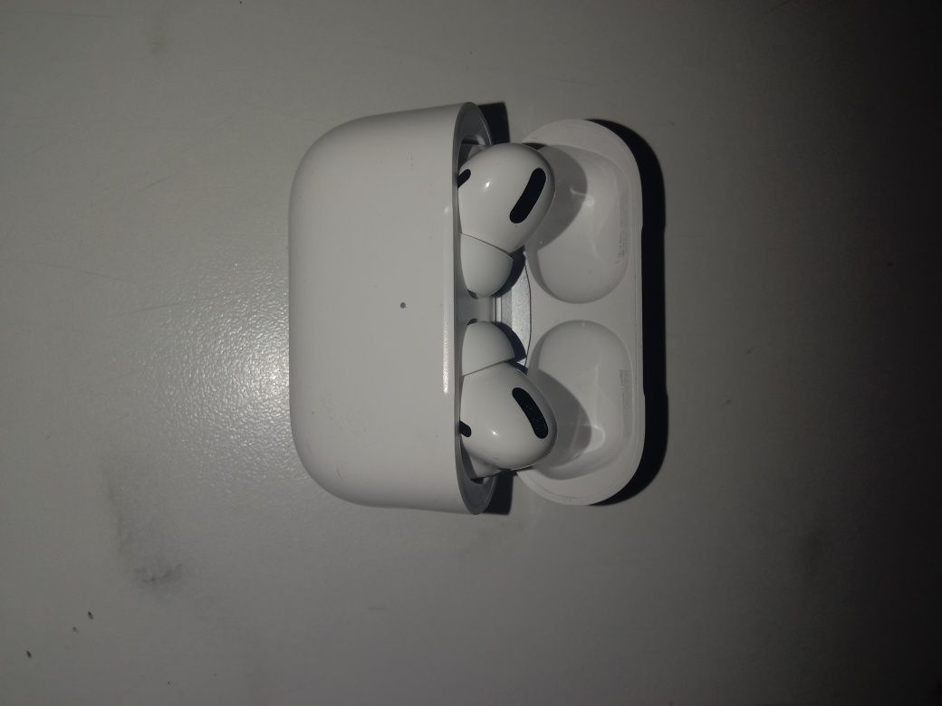 Продаю AirPods..