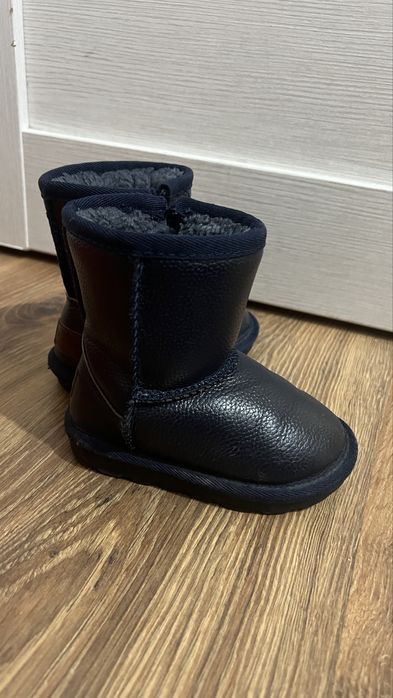 Продам натуральные угги детские