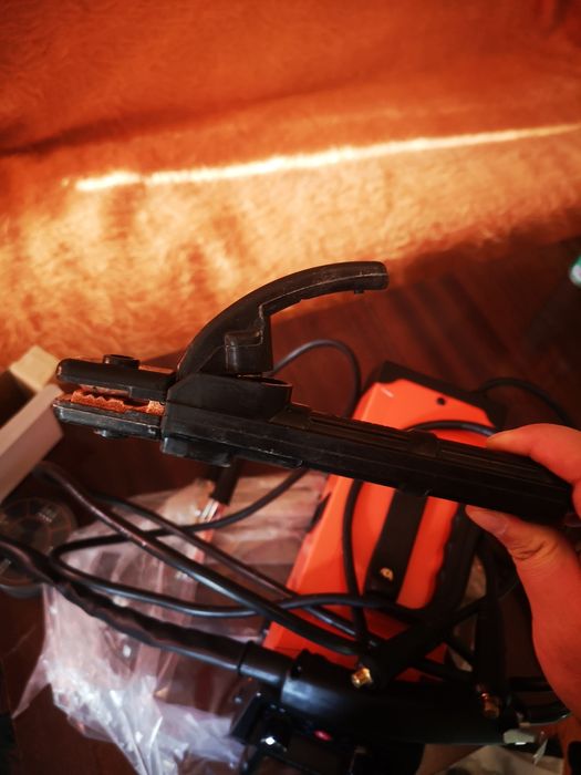 Заварачен апарат HBM1200