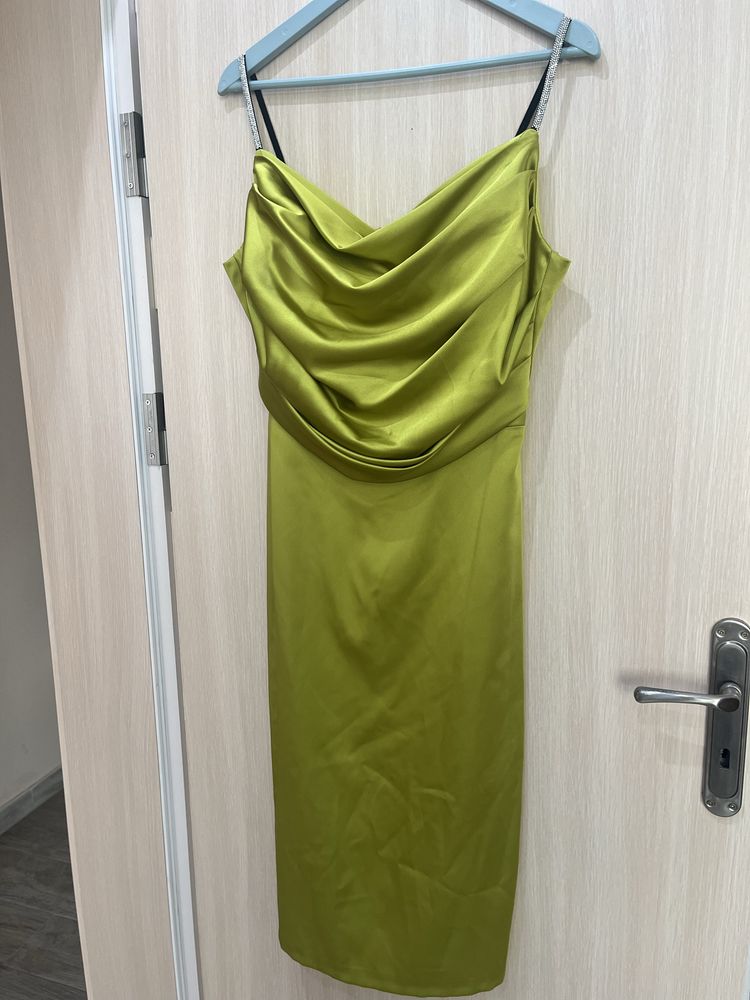Рокля Zara цвят фъстъчено зелено