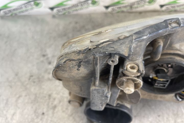 Far stanga CU DEFECT Opel Corsa C