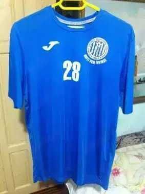 Tricou Poli Iasi -- Banii merg la un baiat bolnav de cancer.