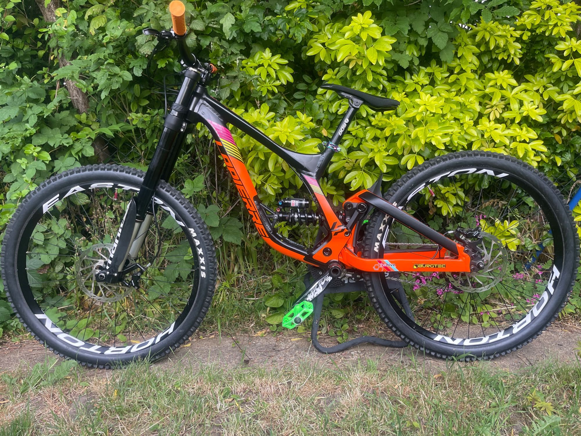Lapierre DH Team не trek scot specialized yt