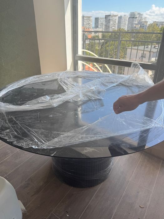 ЧИСТО НОВА черна, кръгла маса материал MDF с меламиново покритие,140см