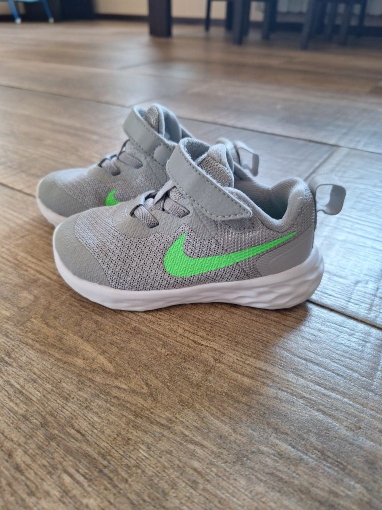 Детски маратонки Nike Revolution 6 , 22 номер