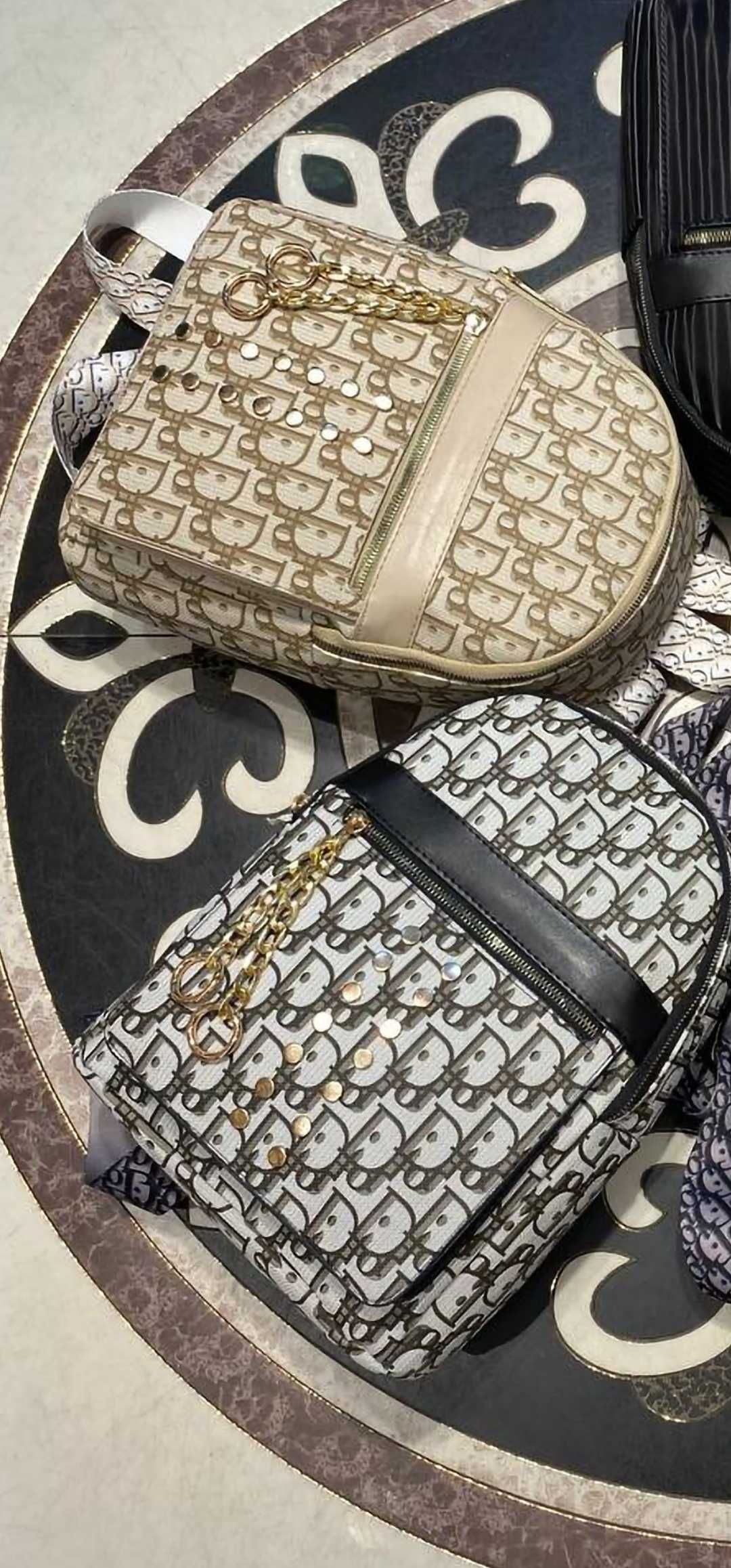 Раници и малки чанти на LV, Guess, Dior