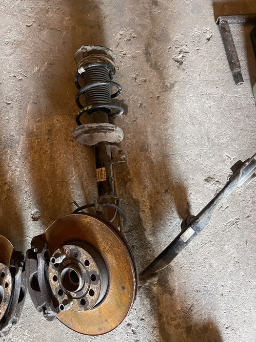 Fuzeta dreapta stanga Audi A3 8V 1.6 2.0 an 2013-2018 1.4 tsi