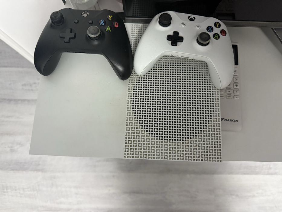Vand Xbox One S in stare buna