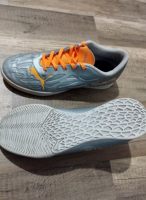 Ghete de fotbal pentru sala ,puma ultra mărimea 37.5