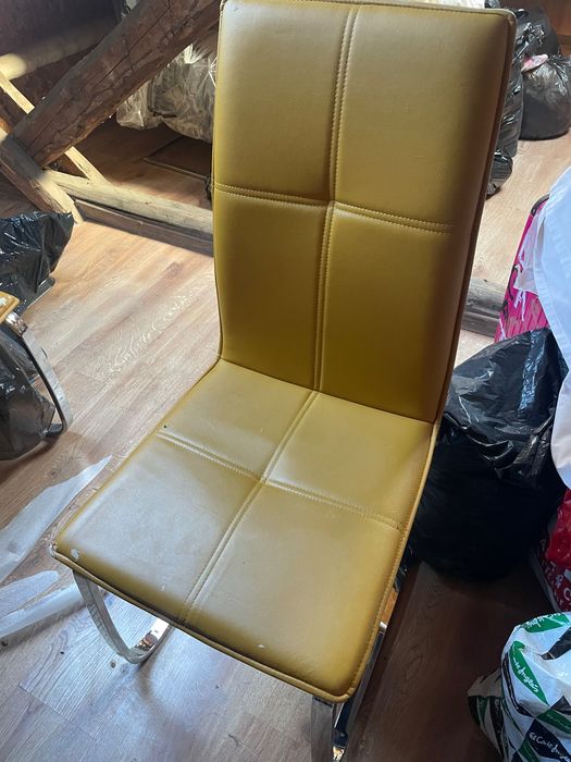 Чисто нова Маса и употребявани столове