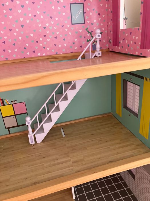 Къща за кукли с играчките към нея