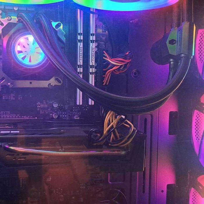 Геймърски компютър Ryzen 3 3300X  RX 5700 XT  16GB RAM  SSD 1TB