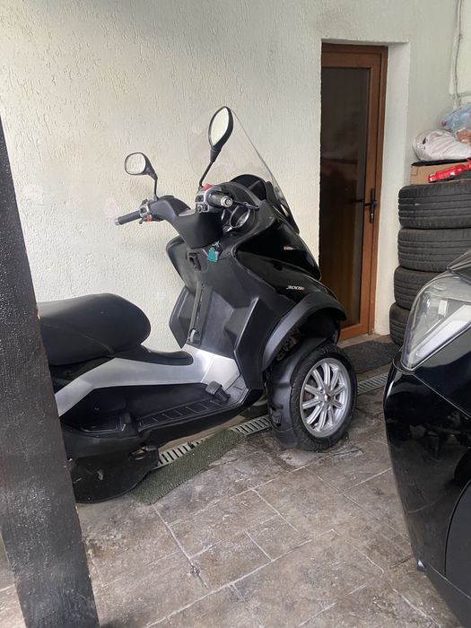 Scuter Piaggio mp3 din 2013,se conduce cu B-ul