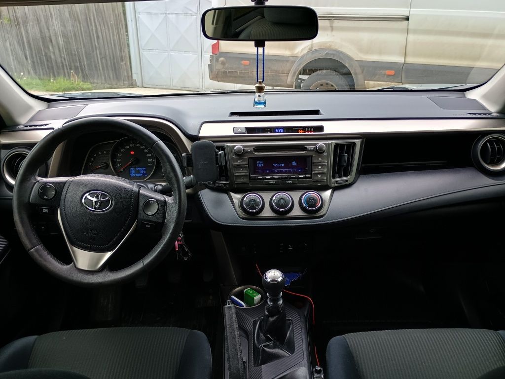 Vând Toyota RAV4