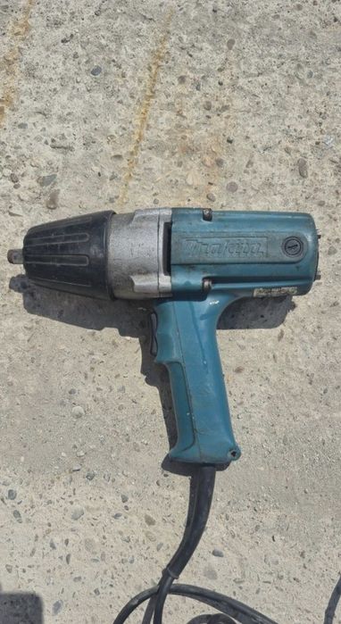 Masina de înșurubat cu impact Makita 6905B