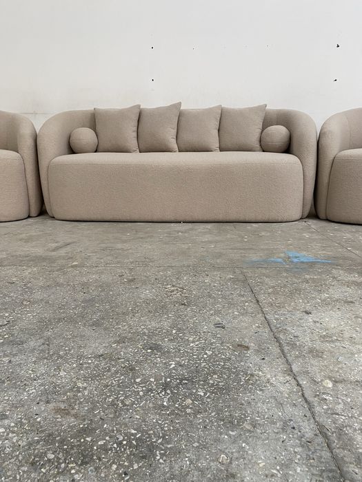 Диван с двумя креслами