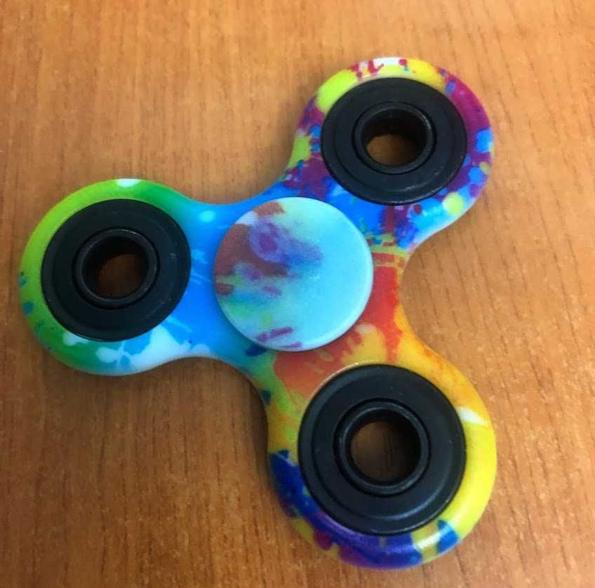 2 Jucarii - Fidget Spiner Saint Toys si Yoyo cu lumini