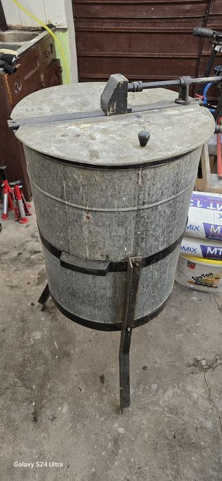 Центрафуга за мед