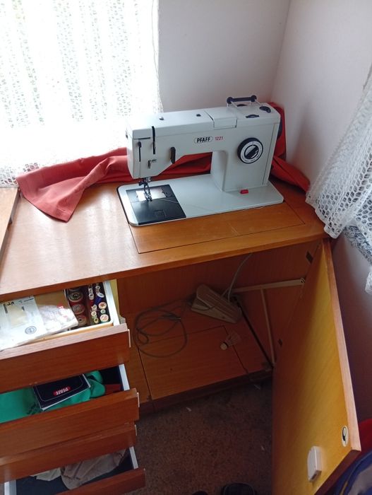 Mașină de cusut electrica