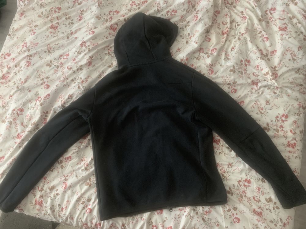 Vând hanorac nike tech fleece negru,marimea M