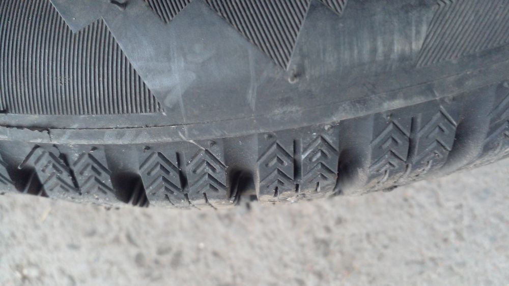 205/65/R15 комплект зимних шин новые