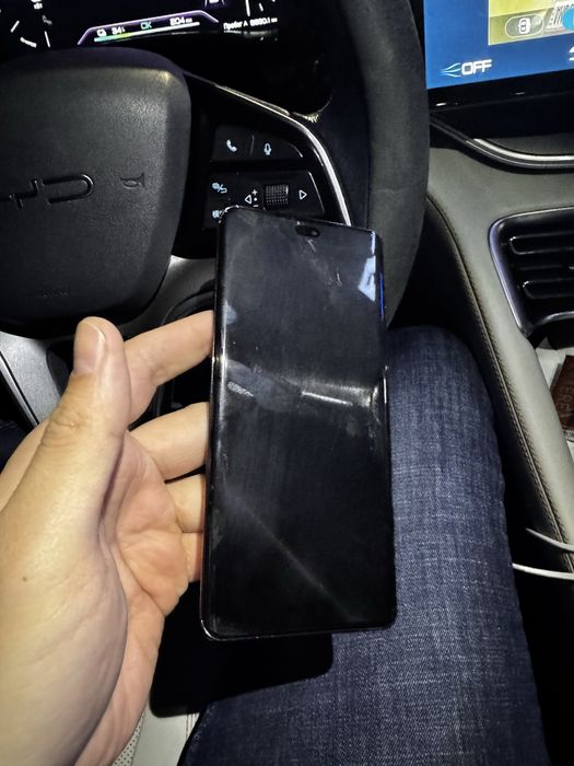 Продаю Honor x9c почти новый