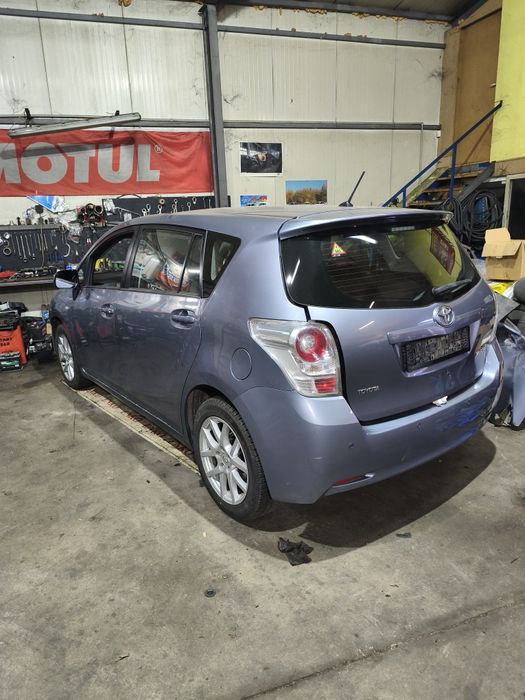 Продавам на части TOYOTA VERSO 1.8 16V 2010 г.