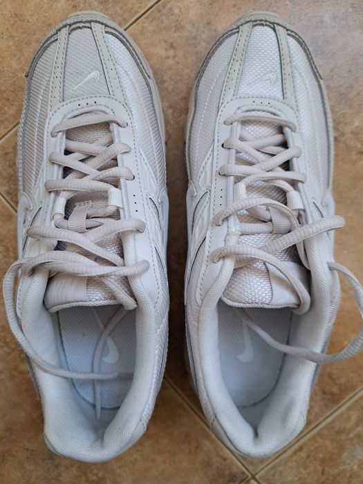 Продавам дамски маратонки  Nike initiator, номер 39