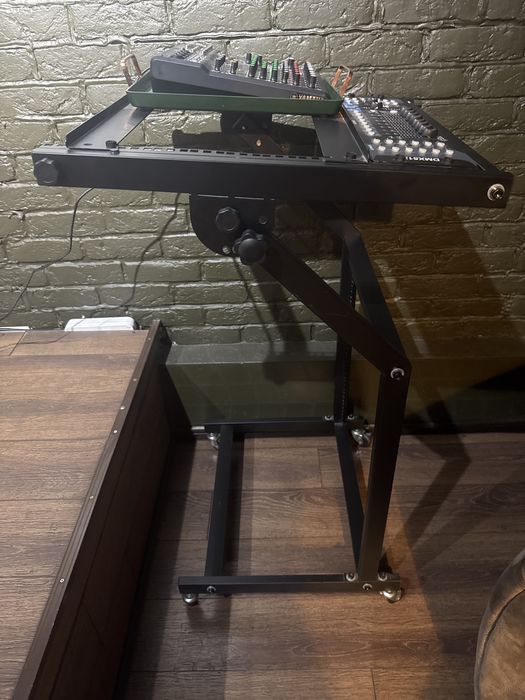 стойка для микшера б/у в хорошем состояние