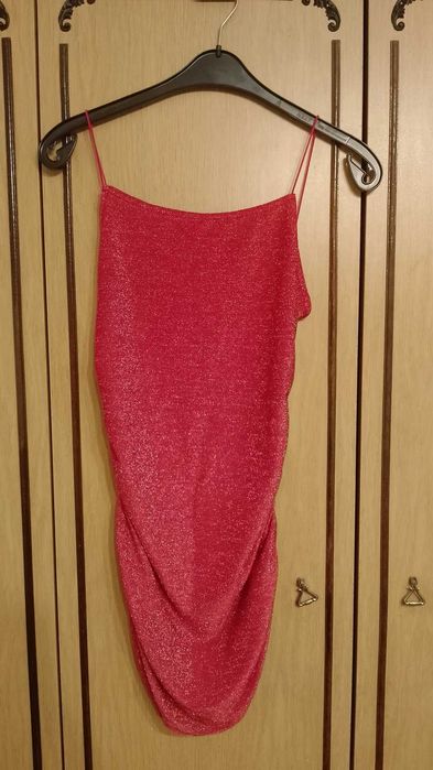 Две къси роклички