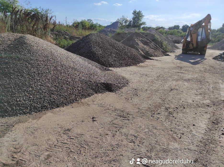 Nisip,balastru,mãrgãritar,pământ negru,frezat de asfalt,beton concasat