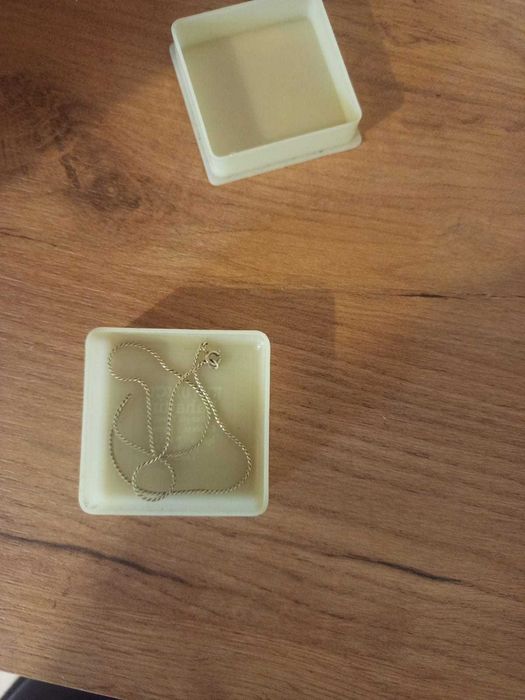 Vând lănțișoare de argint