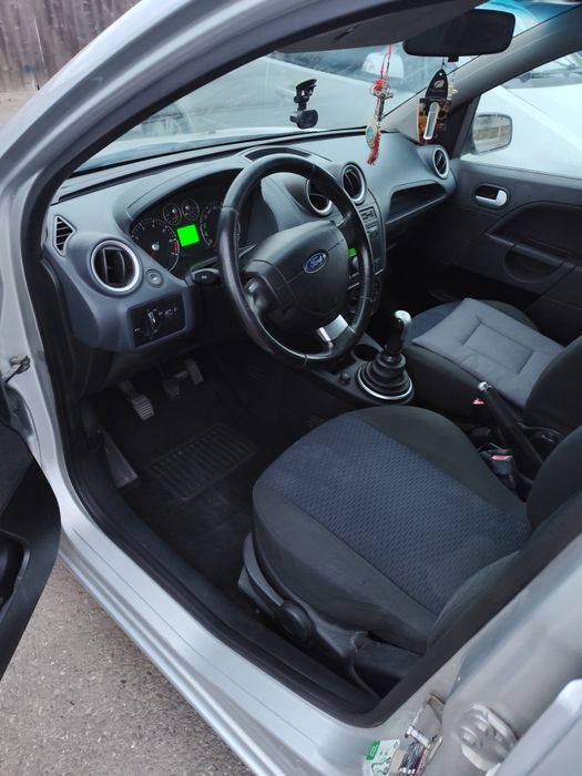 Vând Ford Fiesta 1,4 benzină,an 2007