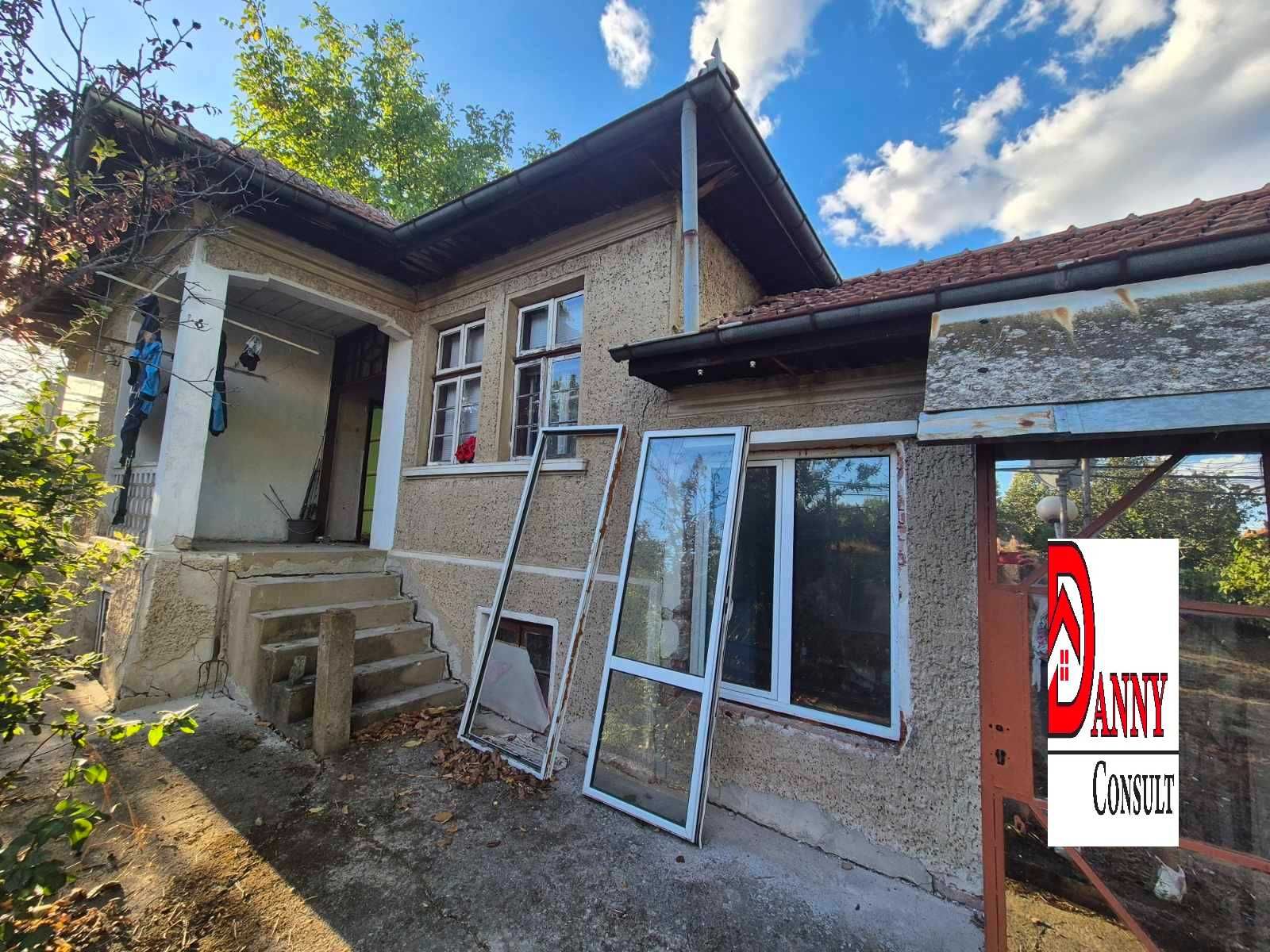 Къща на две нива в с. Поликраище