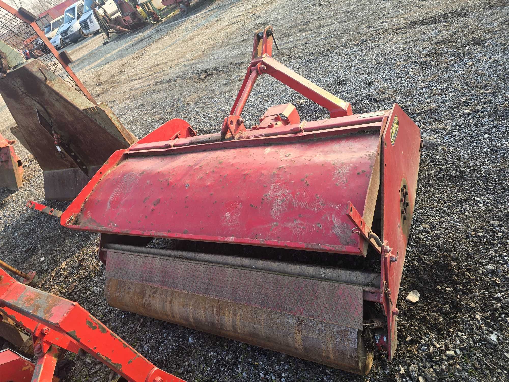 Tocătoare resturi vegetale in tiranti la tractor de 160 cm cu tăvălug
