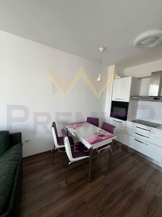 Дава се под наем Тристаен апартамент в Варна, Център - 107 кв.м за 1275 € - Снимка #2