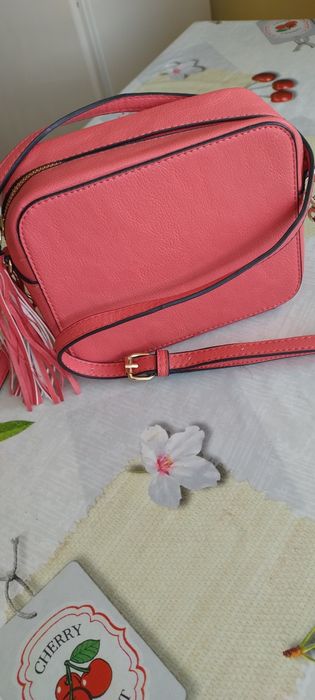 Дамска чантичка цвят корал