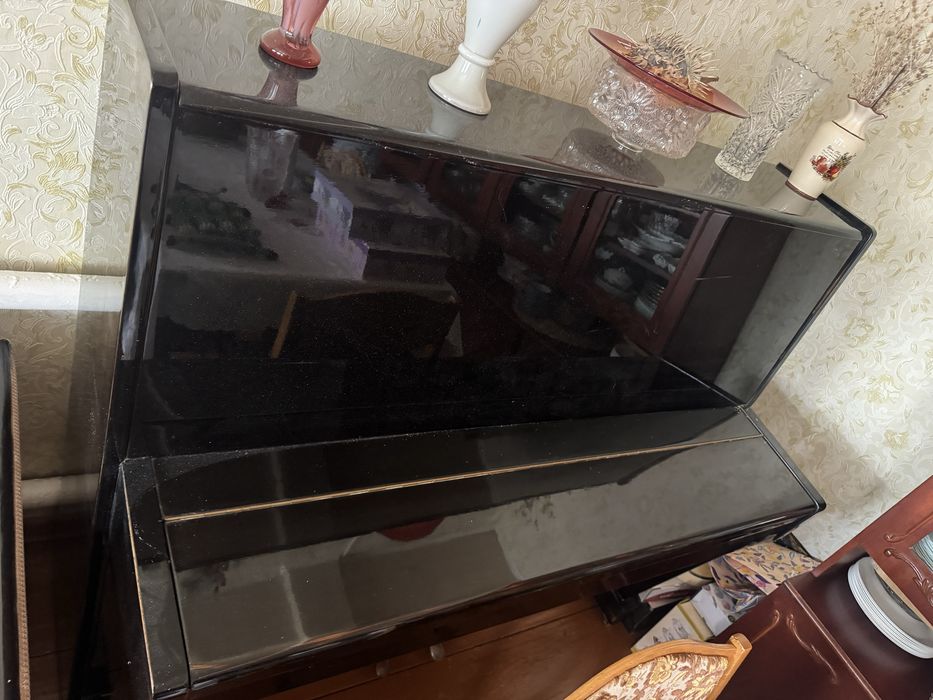 Продается пианино черное