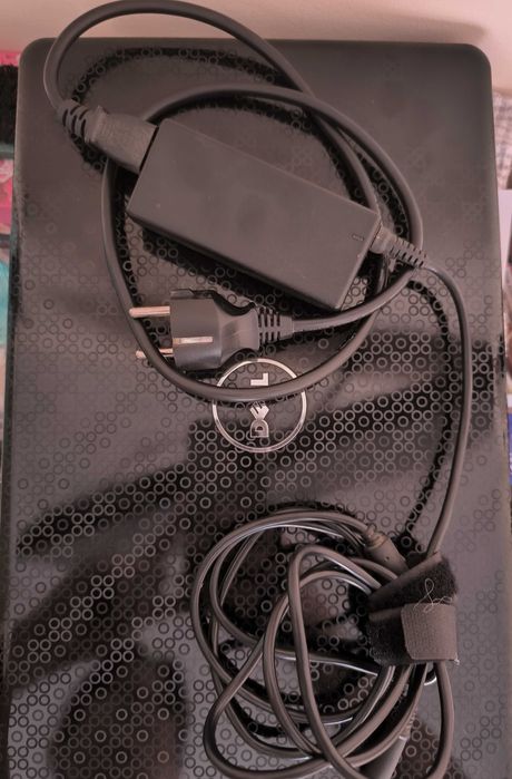 Употребяван лаптоп DELL-INSPIRON-идеален подарък за малък "подражател"