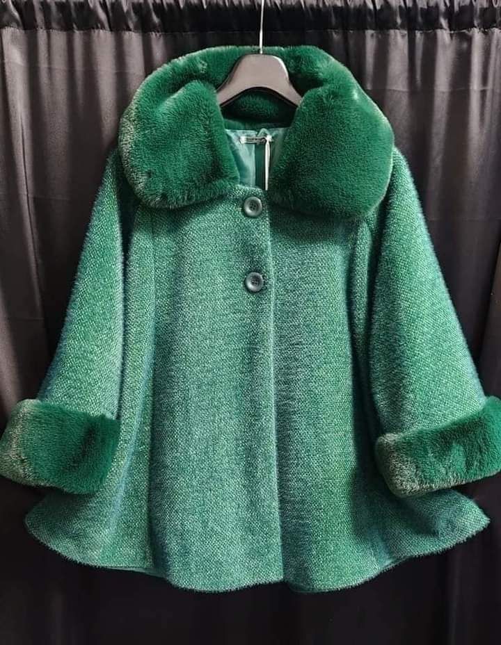 Италианско зелено палто-пелерина за едра дама