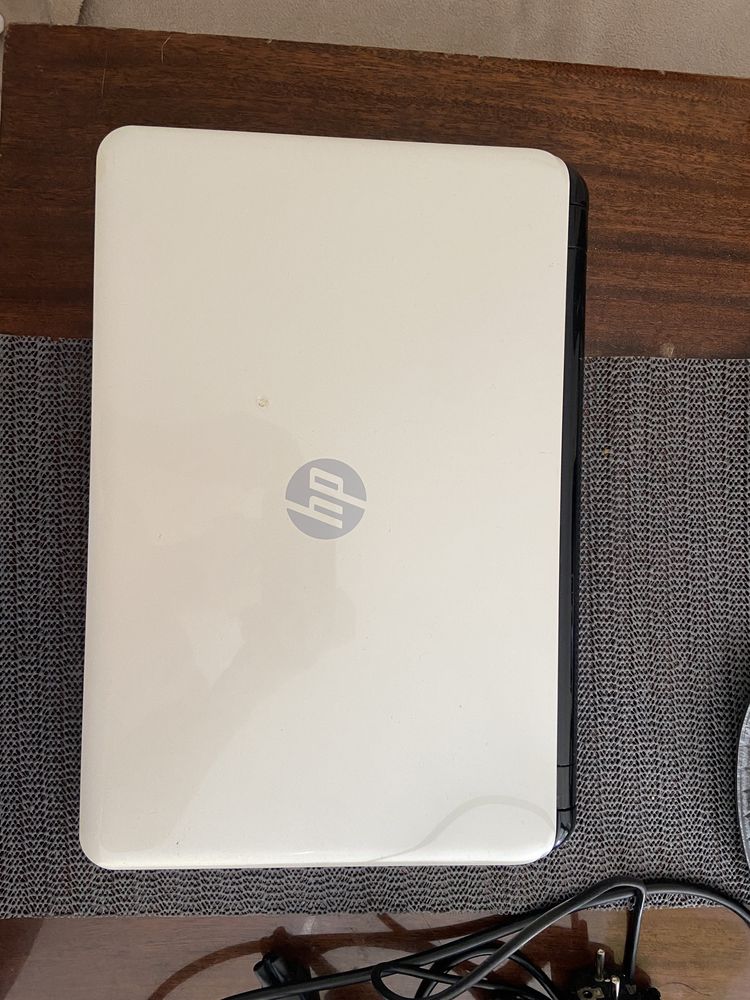 Лаптоп HP! 8gb RAM 1TB памет + чанта!