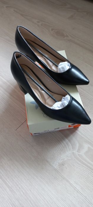 Pantofi stiletto cu toc gros de 6 cm
