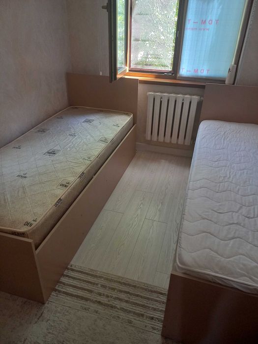 две спальных кровати с ортапедическими матрасами