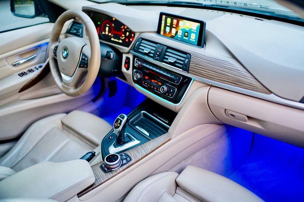 BMW F30 320d – piele crem, 184 cp, ceasuri digitale, trapa, carplay
