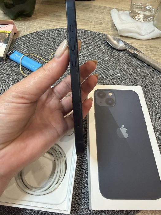 Смартфон Apple iPhone 13