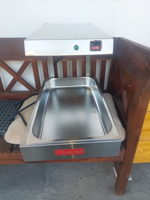 Aparat de menținut la cald