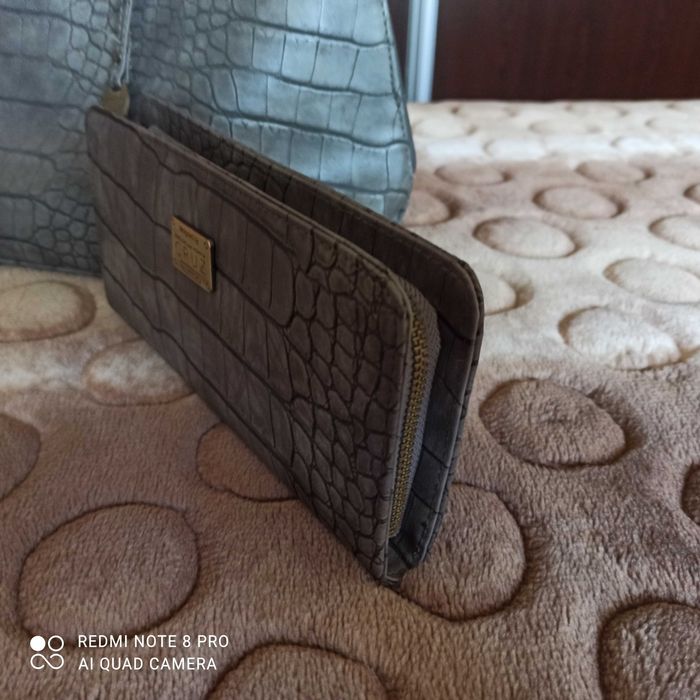 Продавам запазен комплект дамска чанта и портфейл Penelope&Monica Cruz