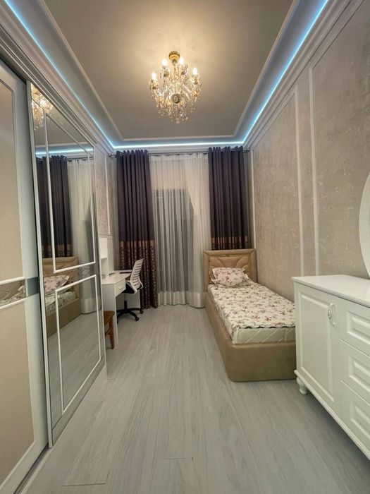 Софийская новостройка 4/5/5 лифт есть 145000$